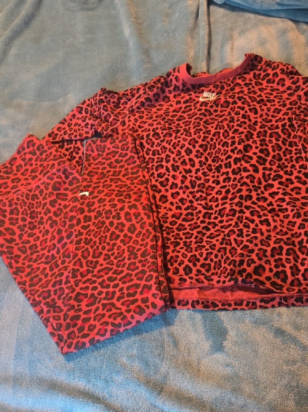 Nike Womans Pink Leopard-Print Workout Set